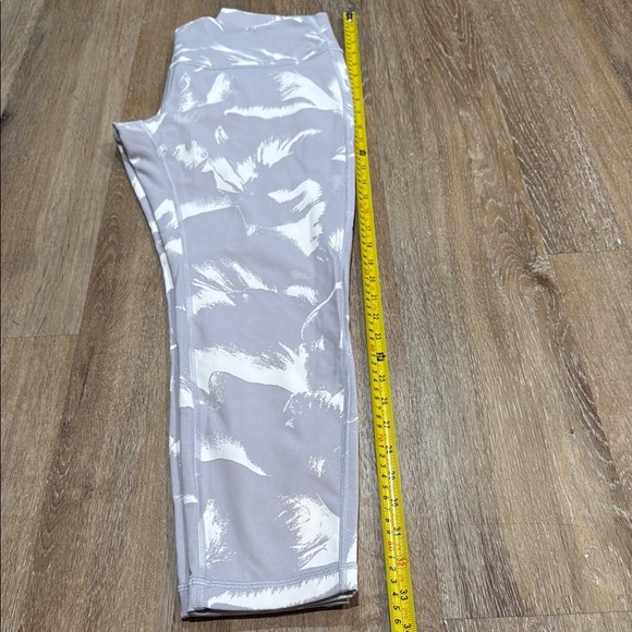 Lululemon Athletica Size 10 Gray and White High-Waisted Leggings - Picture 4 of 7
